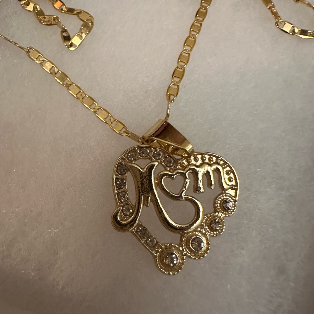 18kGold  filled  Heart 'Mom' Pendant Necklace